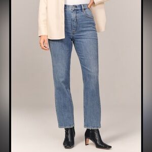 Abercrombie & Fitch Curve Love Ultra High Rise 90s Straight Jeans 0
